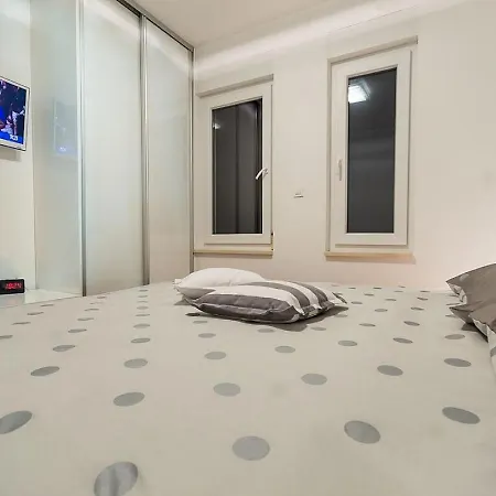 Apartment In Njivice/insel Krk 35106 *