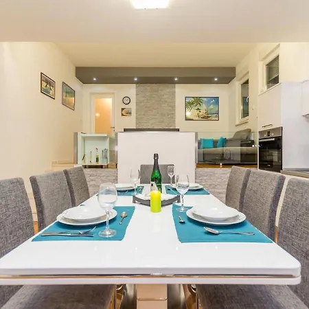 Apartment In Njivice/insel Krk 35106 *